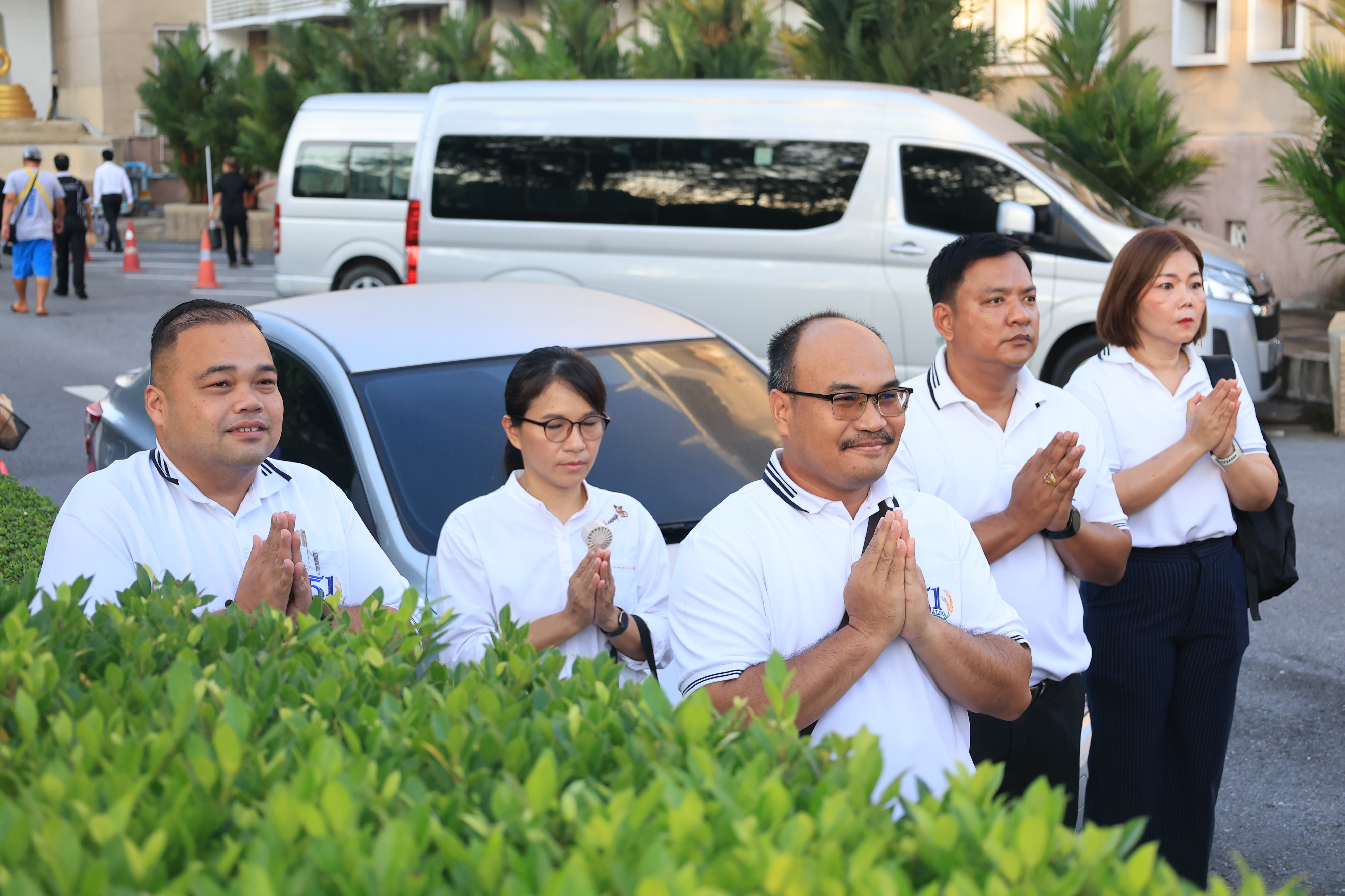 title - เลขาธิการ ส.ป.ก. และผู้เกษียณอายุราชการ สักการะสิ่งศักดิ์สิทธิ์ประจำ กระทรวงเกษตรและสหกรณ์ และ สำนักงานการปฏิรูปที่ดินเพื่อเกษตรกรรม เนื่องในโอกาสเกษียณอายุราชการ